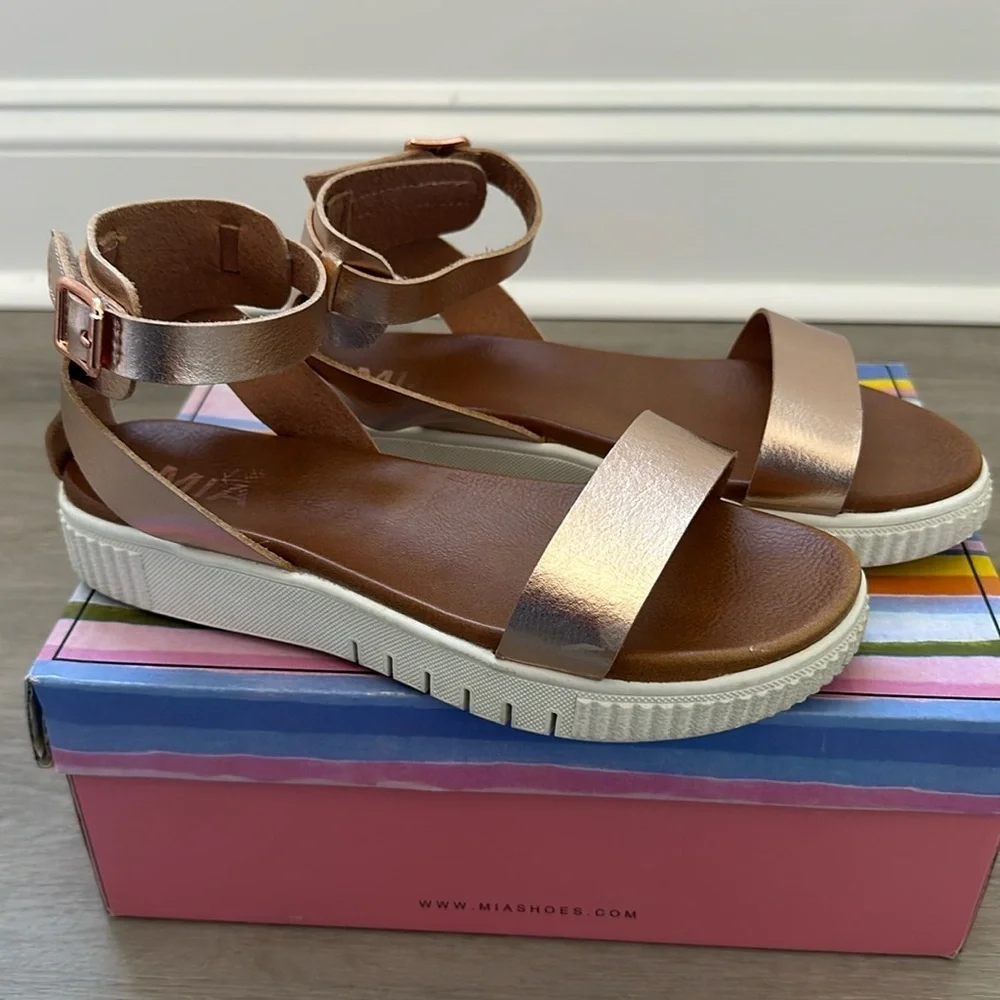 MIA KIDS Girls Champagne Gold Sz 4